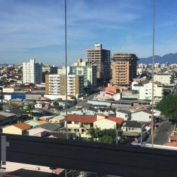 Apartamentos com 94m², 3 quartos, 1 suíte, 2 garagens, no bairro Barreiros em São José