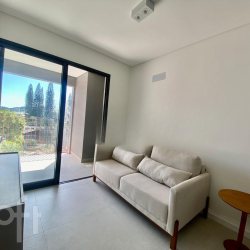 Apartamentos com 6877m², 2 quartos, 1 suíte, 1 garagem, no bairro João Paulo em Florianópolis