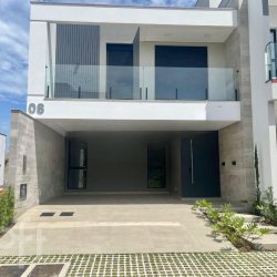Casa Residencial com 195m², 3 quartos, 3 suítes, 2 garagens, no bairro Beira Rio em Biguaçu