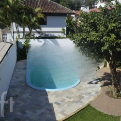 Casa Residencial com 175m², 3 quartos, 2 suítes, 3 garagens, no bairro Córrego Grande em Florianópolis