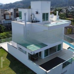 Casa Residencial com 900m², 5 quartos, 5 suítes, 5 garagens, no bairro Cacupé em Florianópolis