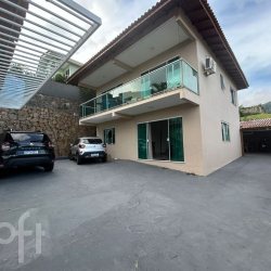 Casa Residencial com 160m², 5 quartos, 4 garagens, no bairro Saco Grande em Florianópolis