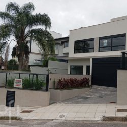 Casa Residencial com 2166m², 3 quartos, 3 suítes, 2 garagens, no bairro João Paulo em Florianópolis