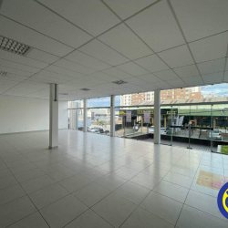 Loja com 512m², 4 garagens, no bairro Canto em Florianópolis