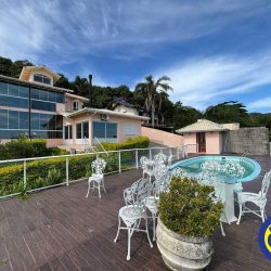 Casa com 300m², 3 quartos, 1 suíte, 4 garagens, no bairro Sambaqui em Florianópolis