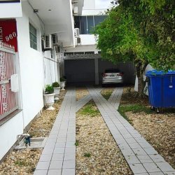 Sala com 200m², 5 garagens, no bairro Areias em São José