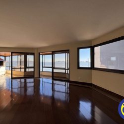 Apartamento com 220m², 4 quartos, 2 suítes, 2 garagens, no bairro Centro em Florianópolis