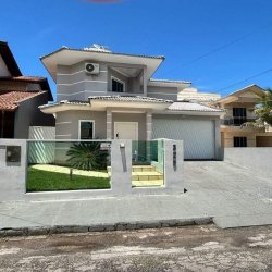 Casa com 250m², 3 quartos, 1 suíte, 2 garagens, no bairro Pedra Branca em Palhoça