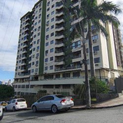 Apartamento com 57m², 2 quartos, 1 garagem, no bairro Barreiros em São José