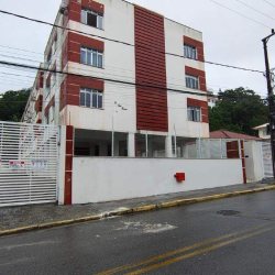 Apartamento com 40m², 1 quarto, 1 garagem, no bairro Coqueiros em Florianópolis