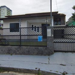 Casa com 220m², 4 quartos, 1 suíte, 3 garagens, no bairro Jardim Cidade de Florianópolis em São José