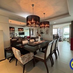 Apartamento com 130m², 3 quartos (sendo 2 suítes), 2 garagens, no bairro Centro em Florianópolis