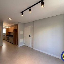 Apartamento com 68m², 2 quartos (sendo 2 suítes), 1 garagem, no bairro Centro em Florianópolis