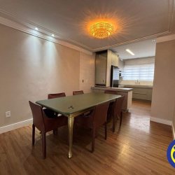 Apartamento com 109m², 3 quartos (sendo 2 suítes), 1 garagem, no bairro Centro em Florianópolis