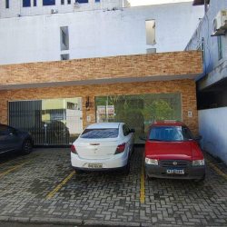 Loja com 105m², 2 garagens, no bairro Centro em Palhoça
