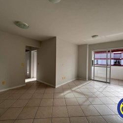 Apartamento com 85m², 3 quartos (sendo 1 suíte), 1 garagem, no bairro Trindade em Florianópolis