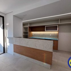 Apartamento com 69m², 2 quartos (sendo 1 suíte), 1 garagem, no bairro Centro em Florianópolis