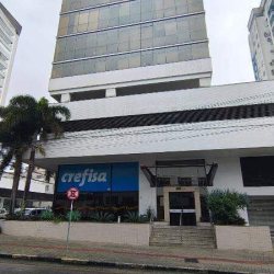 Loja com 224m², 4 garagens, no bairro Estreito em Florianópolis