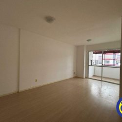 Apartamento com 85m², 3 quartos (sendo 1 suíte), 1 garagem, no bairro Trindade em Florianópolis