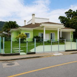 Casa com 421m², 4 garagens, no bairro Ponta de Baixo em São José