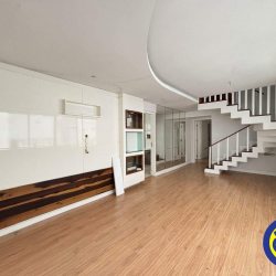 Apartamento com 265m², 3 quartos (sendo 1 suíte), 2 garagens, no bairro Centro em Florianópolis