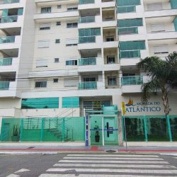 Apartamento com 74m², 2 quartos (sendo 1 suíte), 1 garagem, no bairro Barreiros em São José