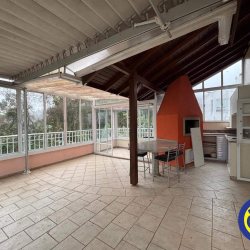 Casa com 160m², 2 quartos (sendo 2 suítes), 2 garagens, no bairro Agronômica em Florianópolis