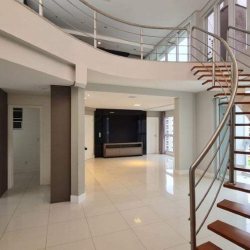 Apartamento com 324m², 4 quartos (sendo 2 suítes), 5 garagens, no bairro Centro em Florianópolis