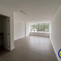 Salas/Conjuntos com 28m², 1 garagem, no bairro Saco dos Limões em Florianópolis