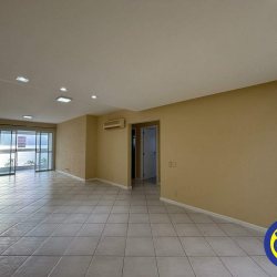 Apartamento com 136m², 3 quartos (sendo 1 suíte), 2 garagens, no bairro Beiramar em Florianópolis