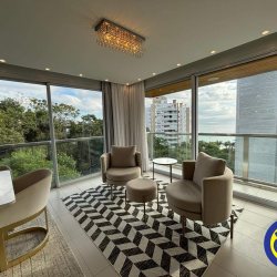 Apartamento com 240m², 3 quartos (sendo 3 suítes), 3 garagens, no bairro João Paulo em Florianópolis