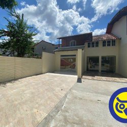 Casa Comercial com 239m², 4 quartos, 1 suíte, 6 garagens, no bairro João Paulo em Florianópolis