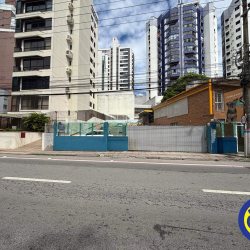 Casa com 350m², 10 garagens, no bairro Agronômica em Florianópolis