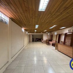Casa Comercial com 172m², 2 garagens, no bairro Centro em Florianópolis