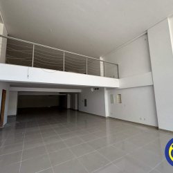 Loja com 370m², 2 garagens, no bairro Saco dos Limões em Florianópolis