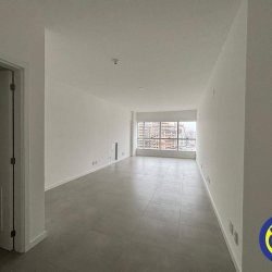 Salas/Conjuntos com 41m², 1 garagem, no bairro Balneário em Florianópolis