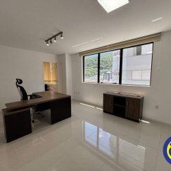 Salas/Conjuntos com 67m², 1 garagem, no bairro Centro em Florianópolis