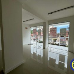 Loja com 46m², no bairro Barreiros em São José