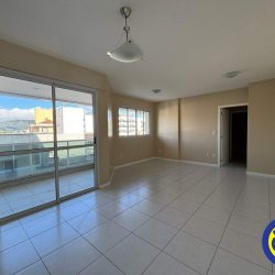 Apartamento com 80m², 2 quartos (sendo 1 suíte), 1 garagem, no bairro Trindade em Florianópolis