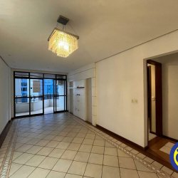 Apartamento com 98m², 2 quartos (sendo 1 suíte), 1 garagem, no bairro Centro em Florianópolis