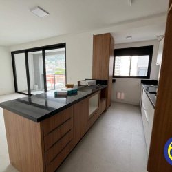 Apartamento com 80m², 2 quartos, 2 suítes, 1 garagem, no bairro Centro em Florianópolis