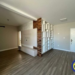 Apartamento com 80m², 2 quartos (sendo 1 suíte), 1 garagem, no bairro Canto em Florianópolis