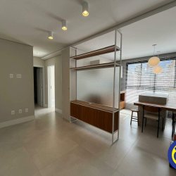 Apartamento com 61m², 2 quartos (sendo 1 suíte), 1 garagem, no bairro Centro em Florianópolis