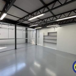 Galpão com 350m², 3 garagens, no bairro Estreito em Floranópolis