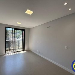 Apartamento com 60m², 2 quartos, 2 suítes, 2 garagens, no bairro Centro em Florianópolis