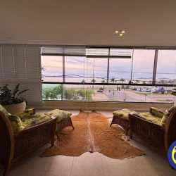 Apartamento com 290m², 4 quartos, 4 suítes, 2 garagens, no bairro Centro em Florianópolis