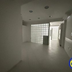 Sala com 91m², no bairro Centro em Florianópolis