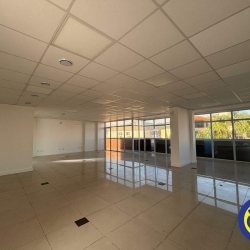 Sala com 222m², 8 garagens, no bairro Trindade em Florianópolis