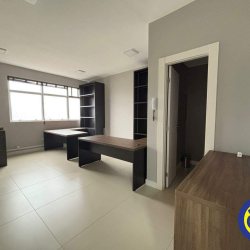 Salas/Conjuntos com 27m², 1 garagem, no bairro Estreito em Florianópolis