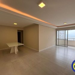 Apartamento com 123m², 3 quartos, 1 suíte, 2 garagens, no bairro Centro em Florianópolis